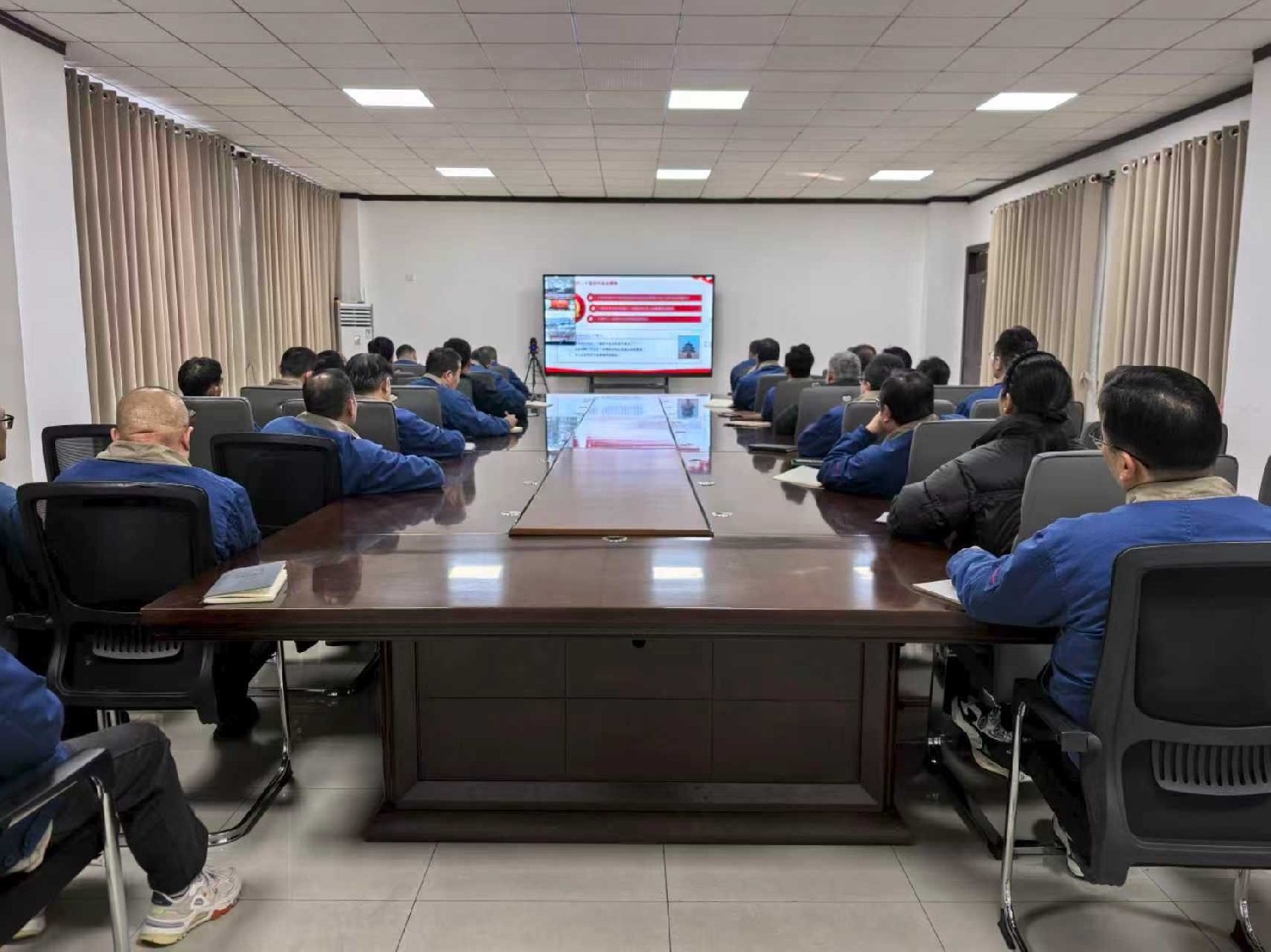 魯機公司黨員干部集中學(xué)習(xí)黨的二十屆四中全會精神